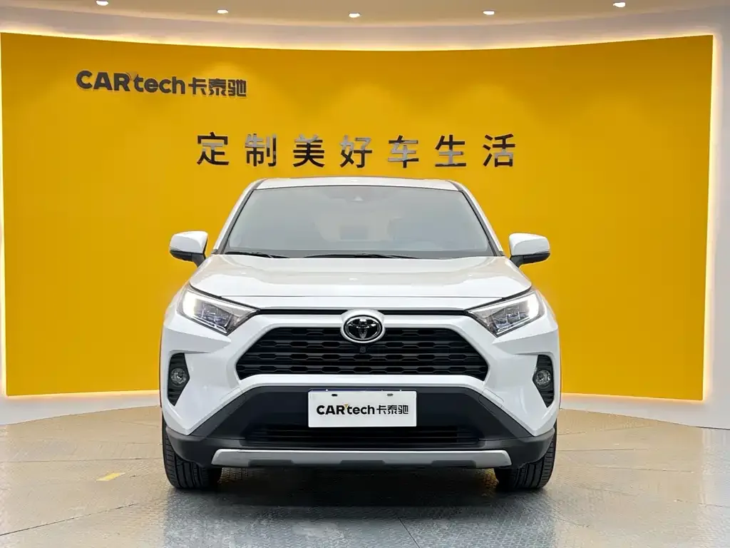Toyota RAV4 2023 из CN, фото 2