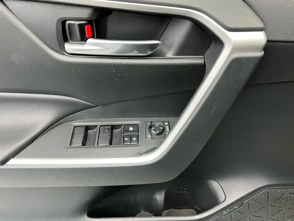 Toyota RAV4 2023 из CN, фото 7