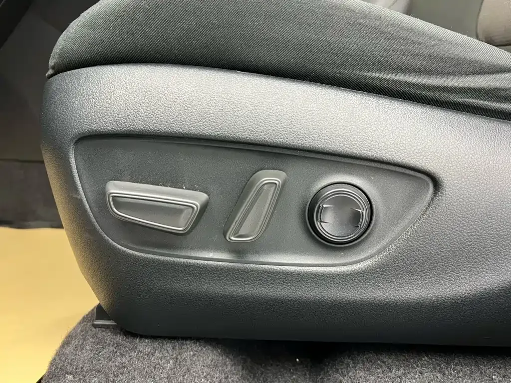 Toyota RAV4 2023 из CN, фото 10