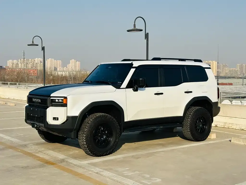 Toyota Prado — фото 1