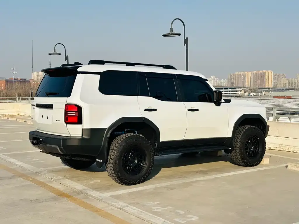 Toyota Prado — фото 2