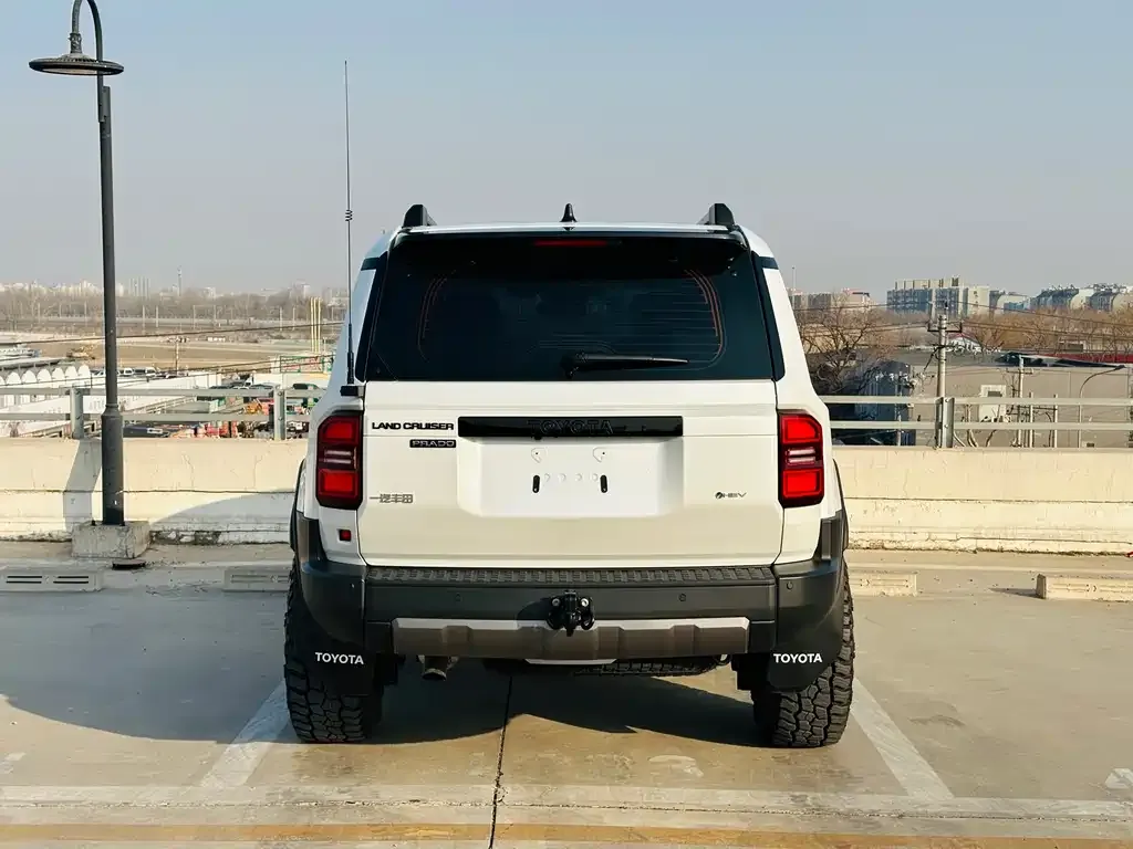 Toyota Prado — фото 10