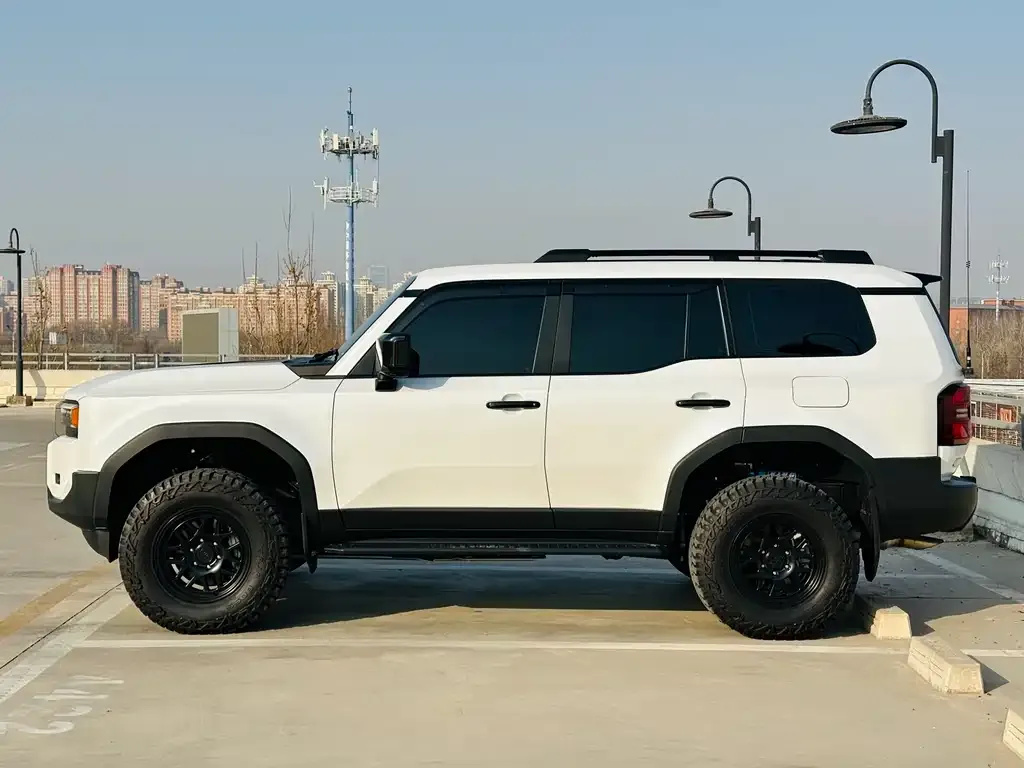 Toyota Prado — фото 5