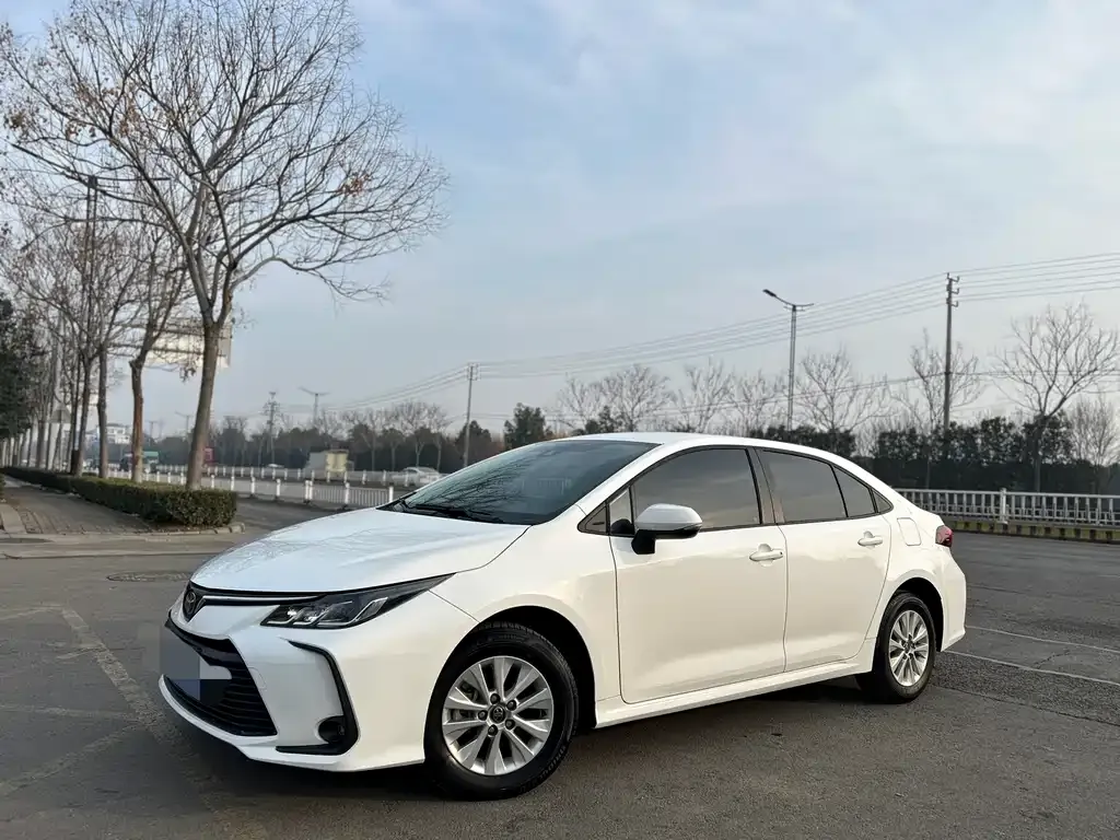 Toyota Corolla 2023 из CN, фото 1