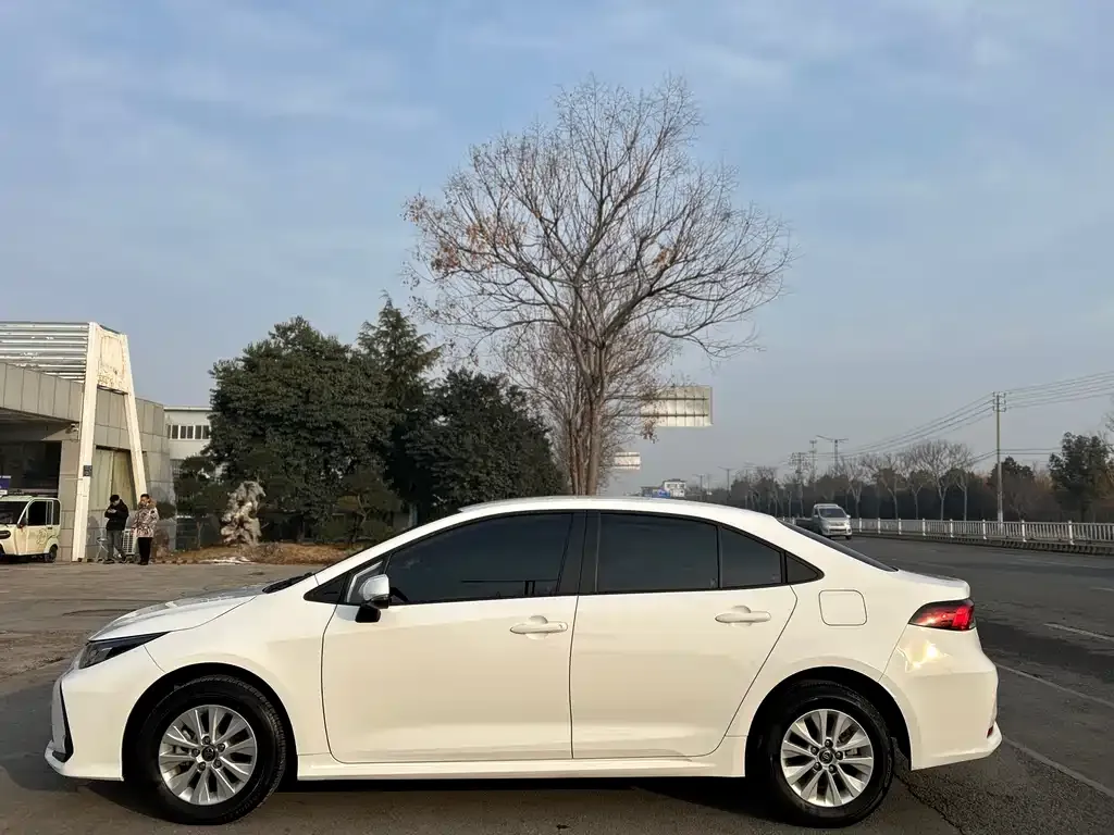 Toyota Corolla 2023 из CN, фото 3