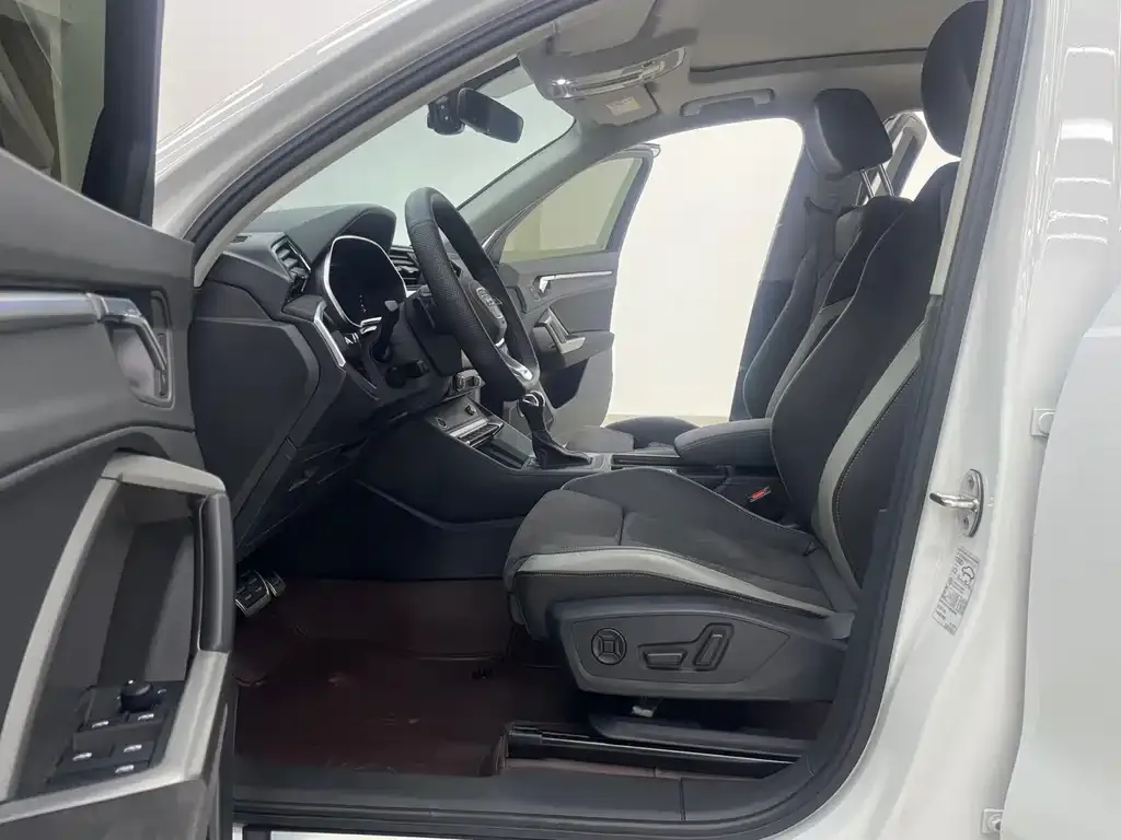 Audi Q3 2023 из CN, фото 6