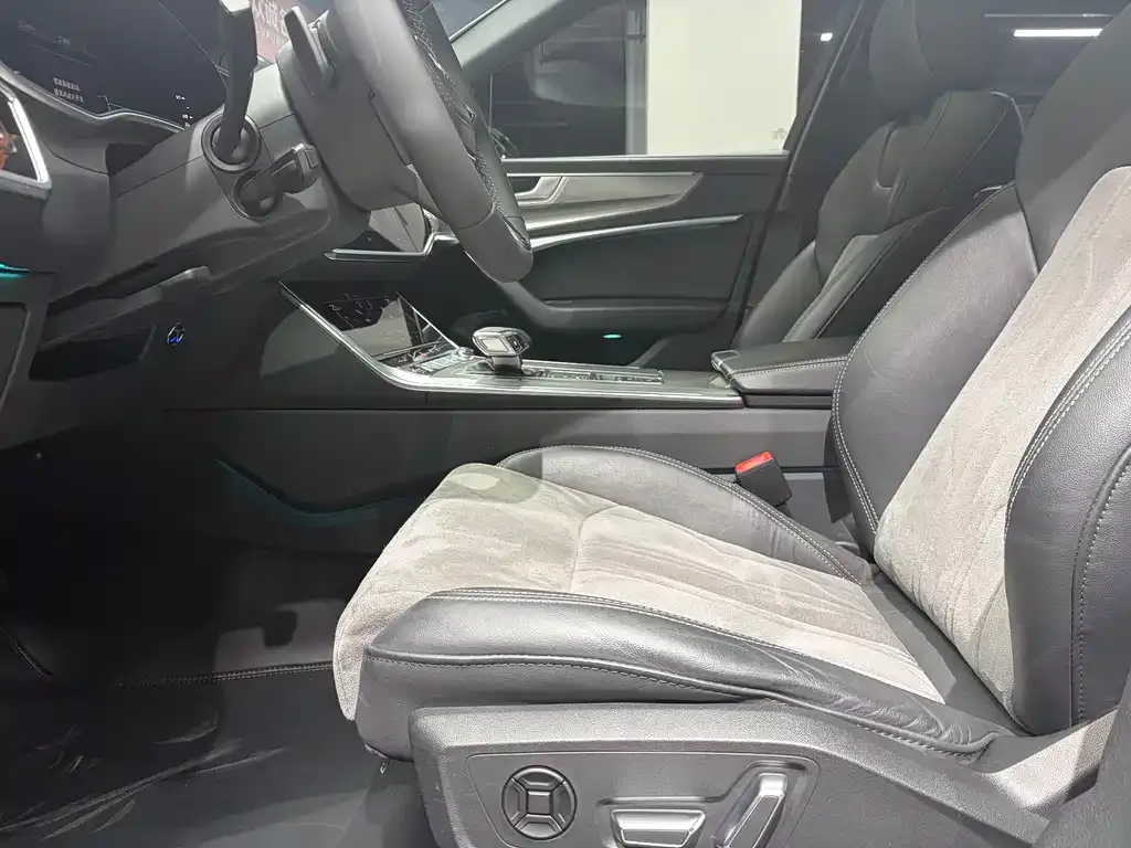 Audi A6L 2023 из CN, фото 5