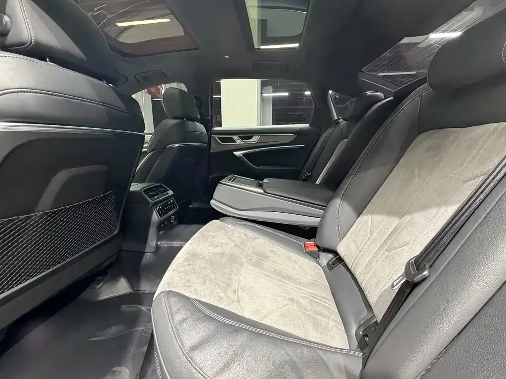 Audi A6L 2023 из CN, фото 6