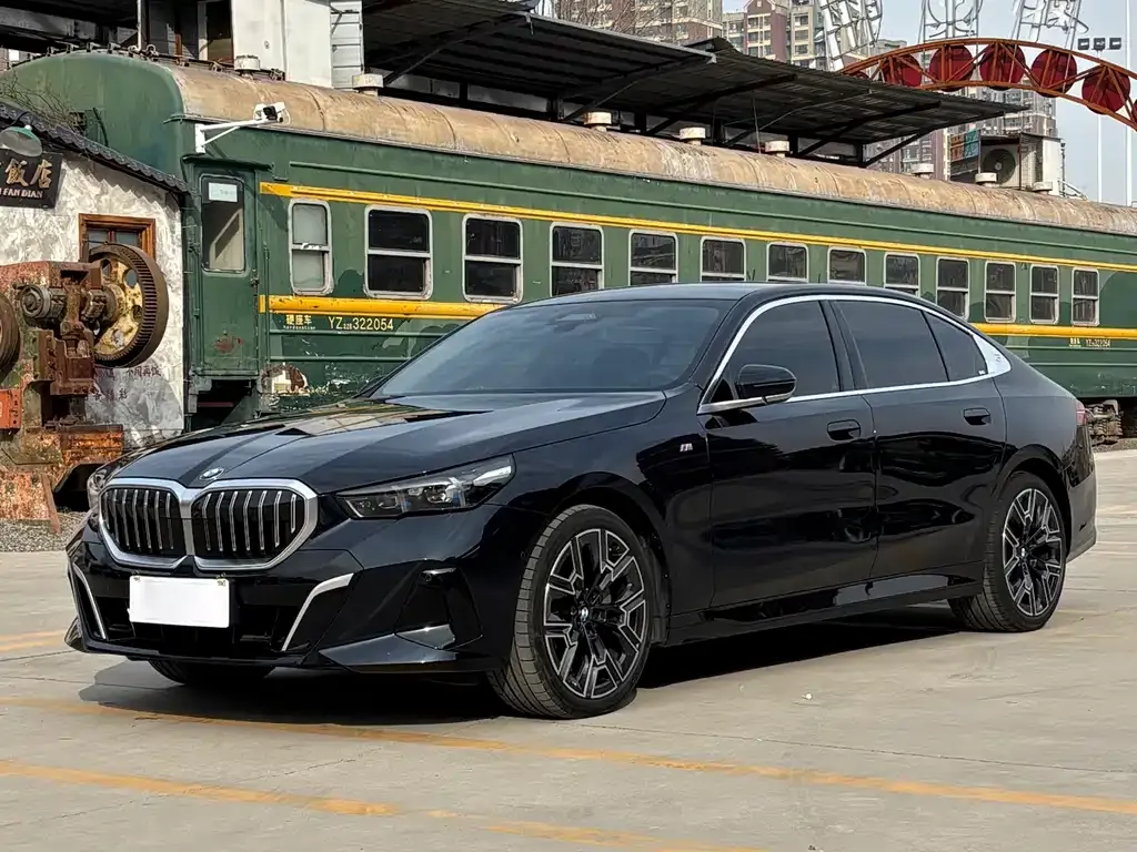 BMW 5 Series 2024 из CN, фото 1