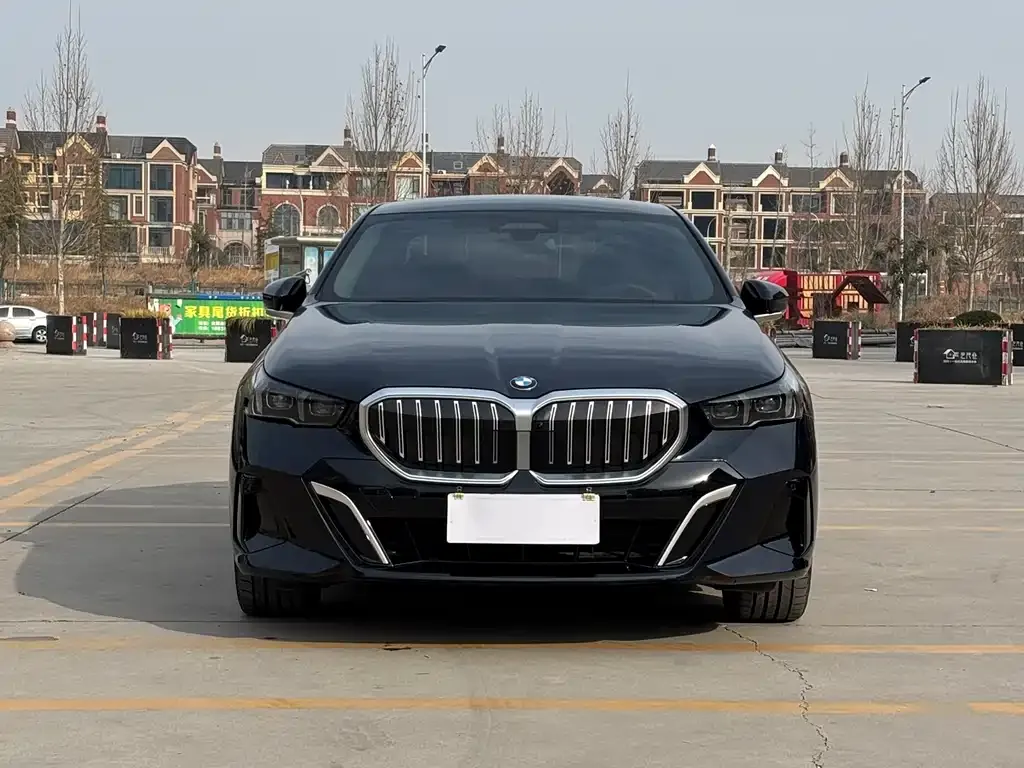 BMW 5 Series 2024 из CN, фото 3