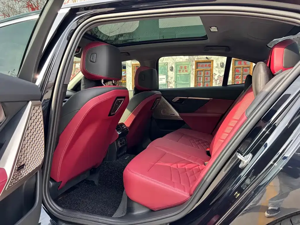 BMW 5 Series 2024 из CN, фото 7