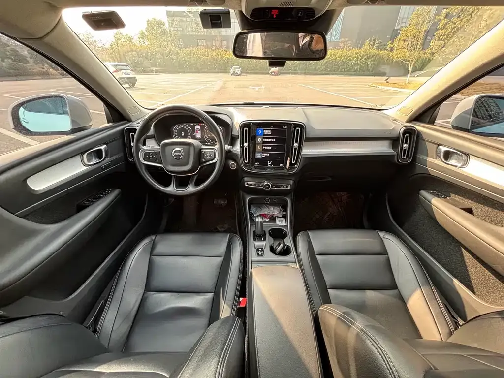 Volvo XC40 2023 из CN, фото 2