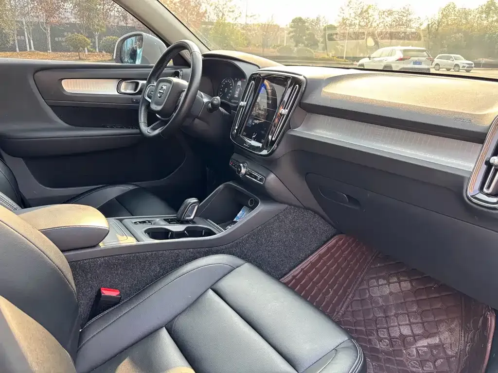 Volvo XC40 2023 из CN, фото 4