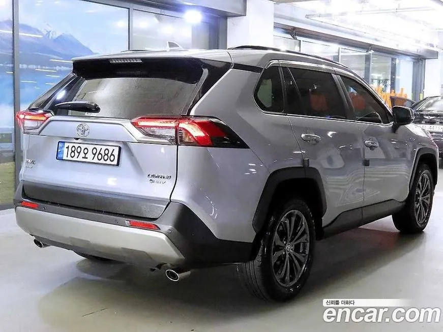 Toyota RAV4 — фото 6