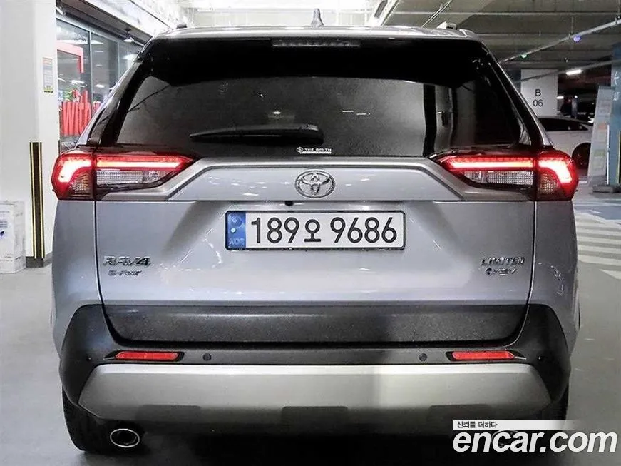 Toyota RAV4 — фото 9
