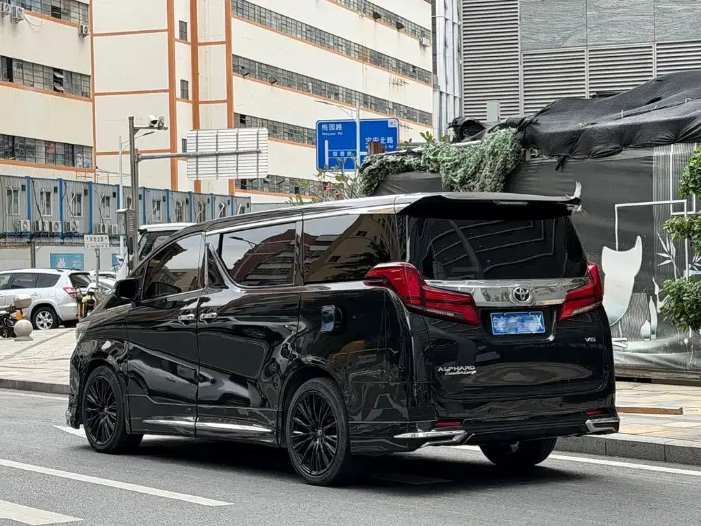 Toyota Alphard 2022 из CN, фото 10