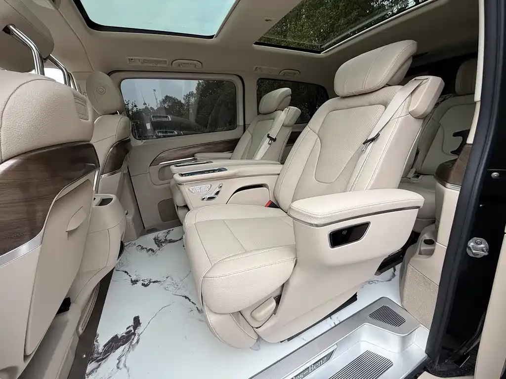 Mercedes-Benz V-Class 2022 из CN, фото 2