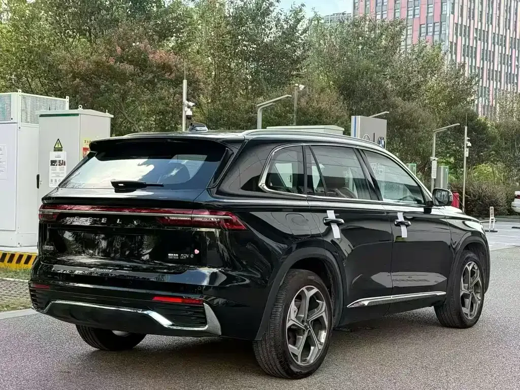 Geely Xingyue L — фото 6