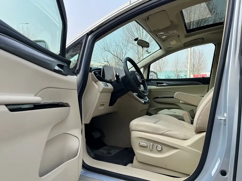 Buick GL8 Hybrid — фото 10