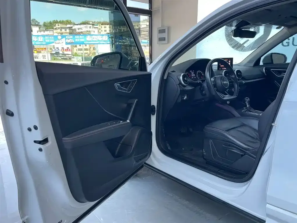 Audi Q2L 2023 из CN, фото 2