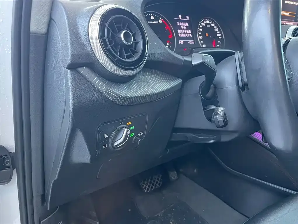 Audi Q2L 2023 из CN, фото 6