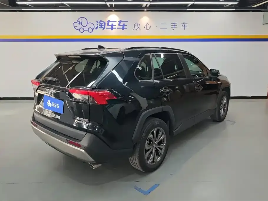 Toyota RAV4 2023 из CN, фото 2