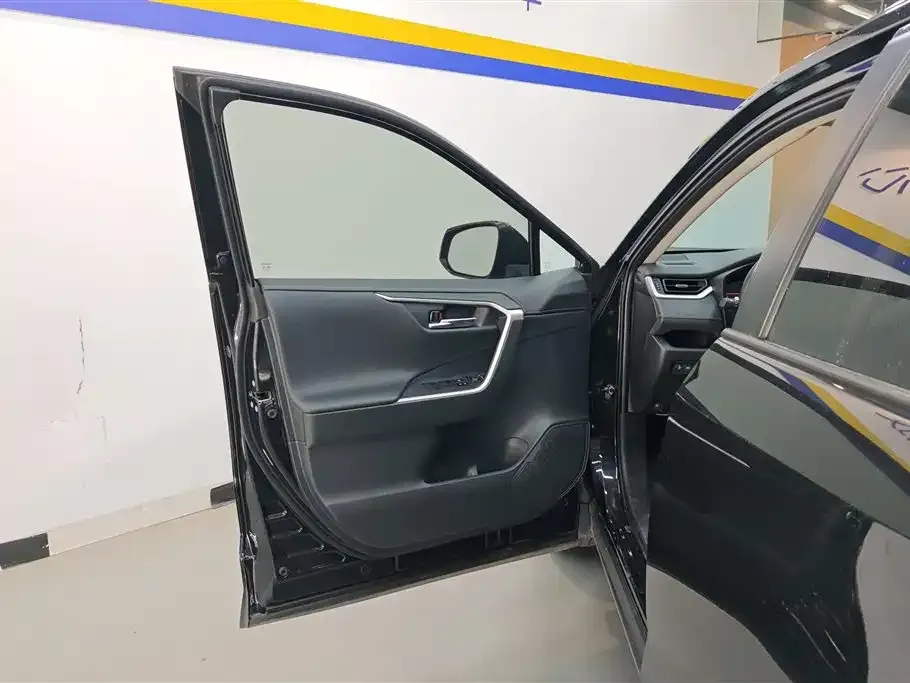 Toyota RAV4 2023 из CN, фото 6