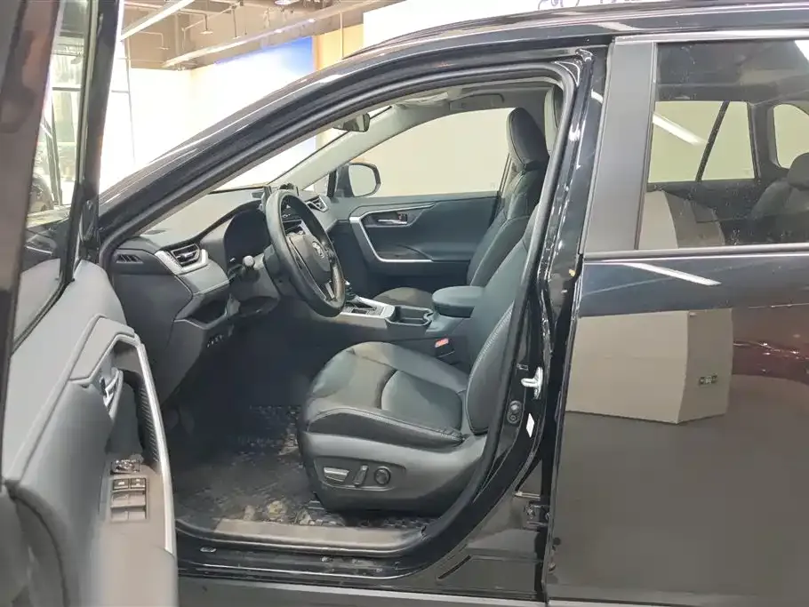 Toyota RAV4 2023 из CN, фото 5