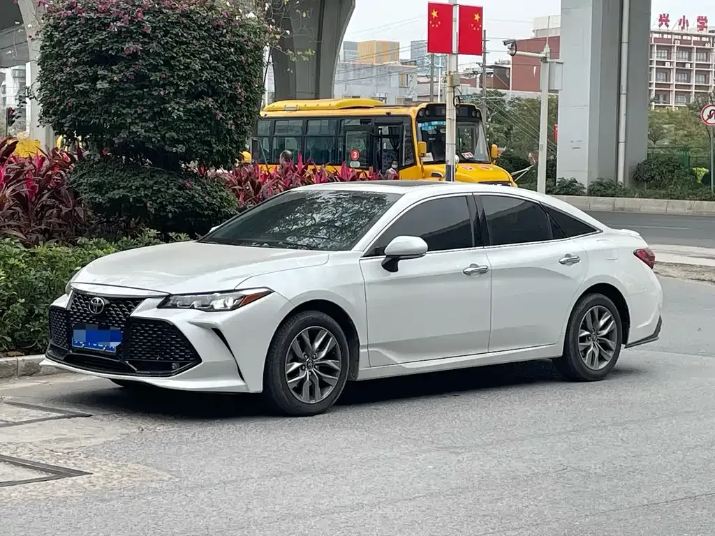 Toyota Avalon 2022 из CN, фото 1