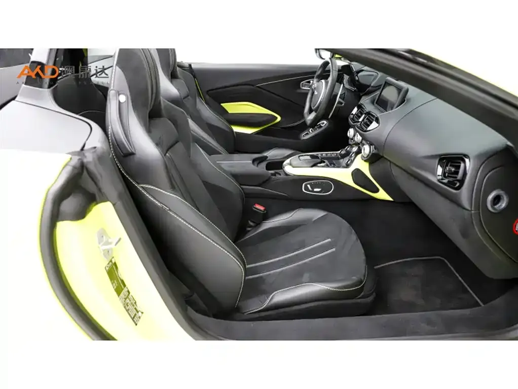 Aston Martin V8 Vantage 2021 из CN, фото 8