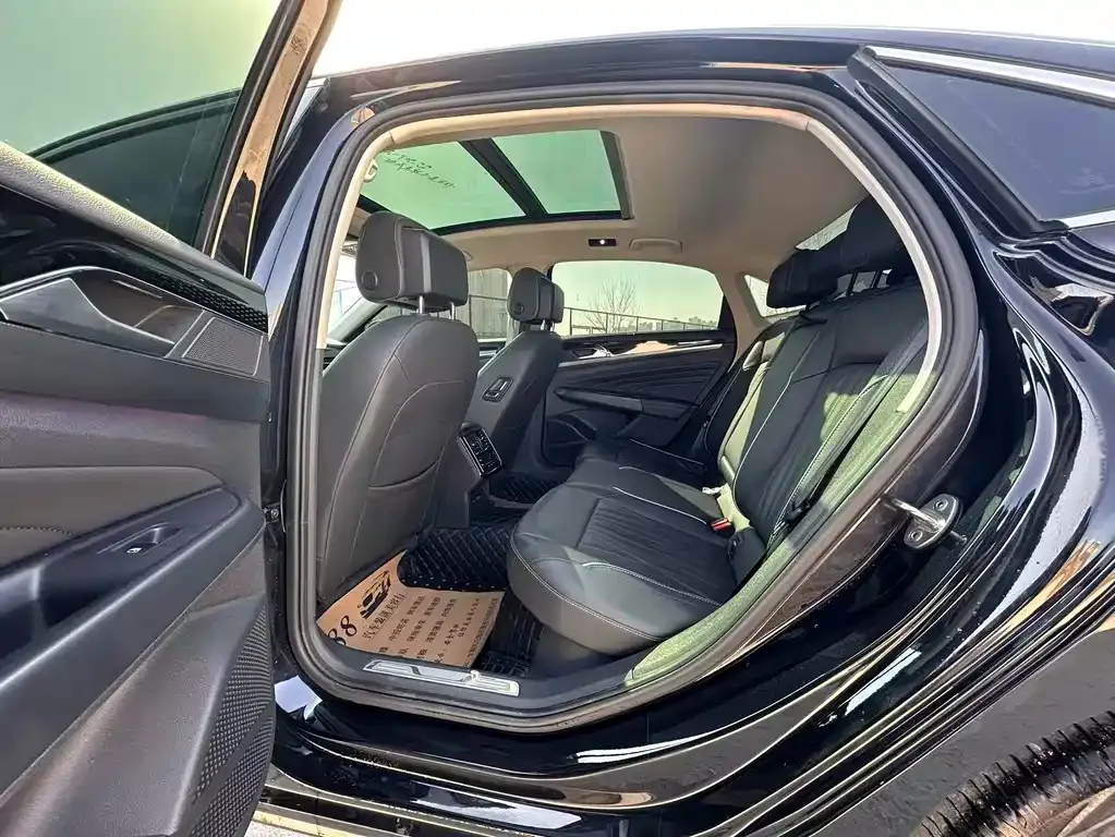 Volkswagen Passat 2023 из CN, фото 5