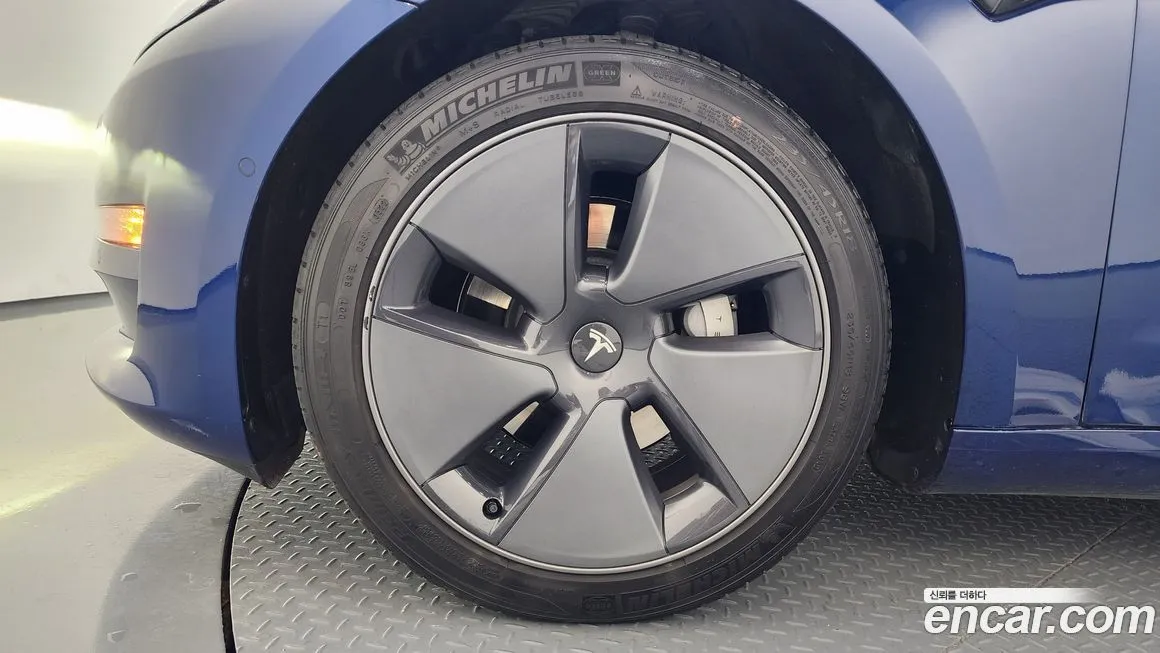 Tesla Model 3 — фото 6