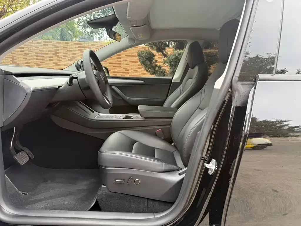 Tesla Model Y 2024 из CN, фото 3