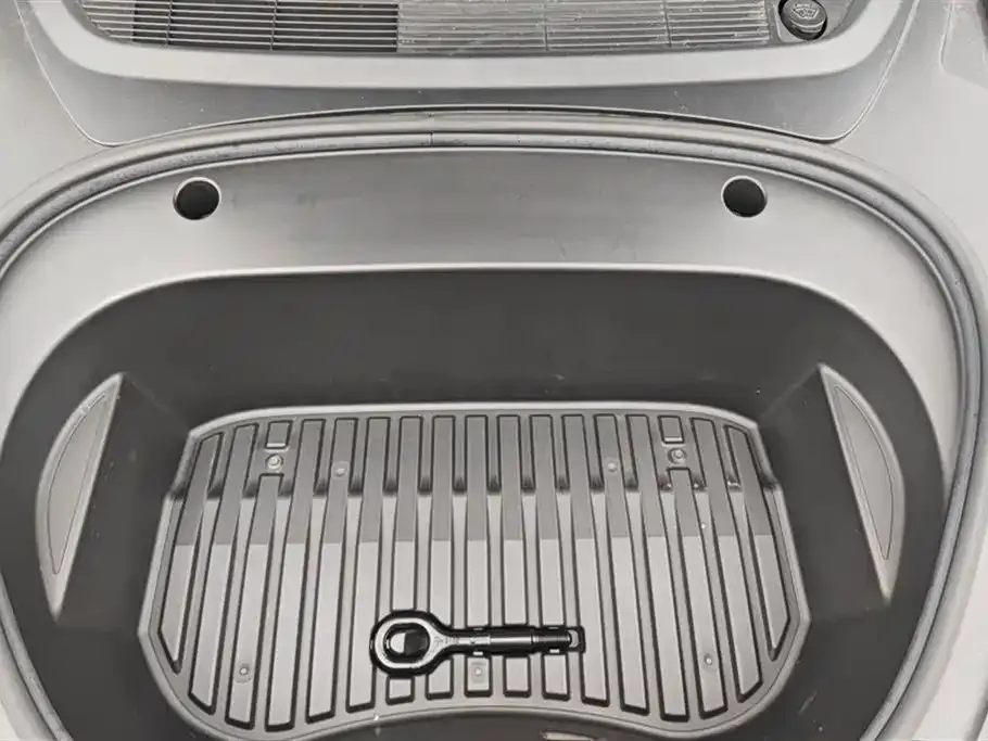 Tesla Model 3 — фото 4