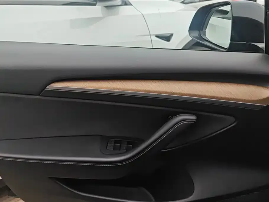 Tesla Model 3 — фото 2