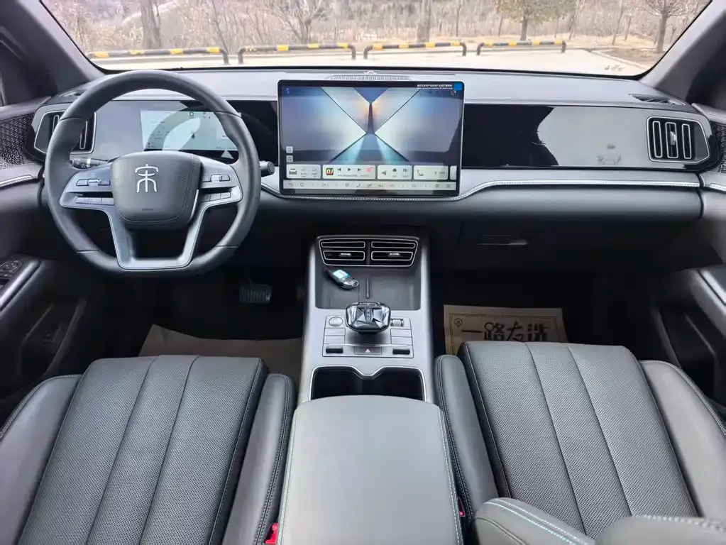 BYD L DM-i — фото 4