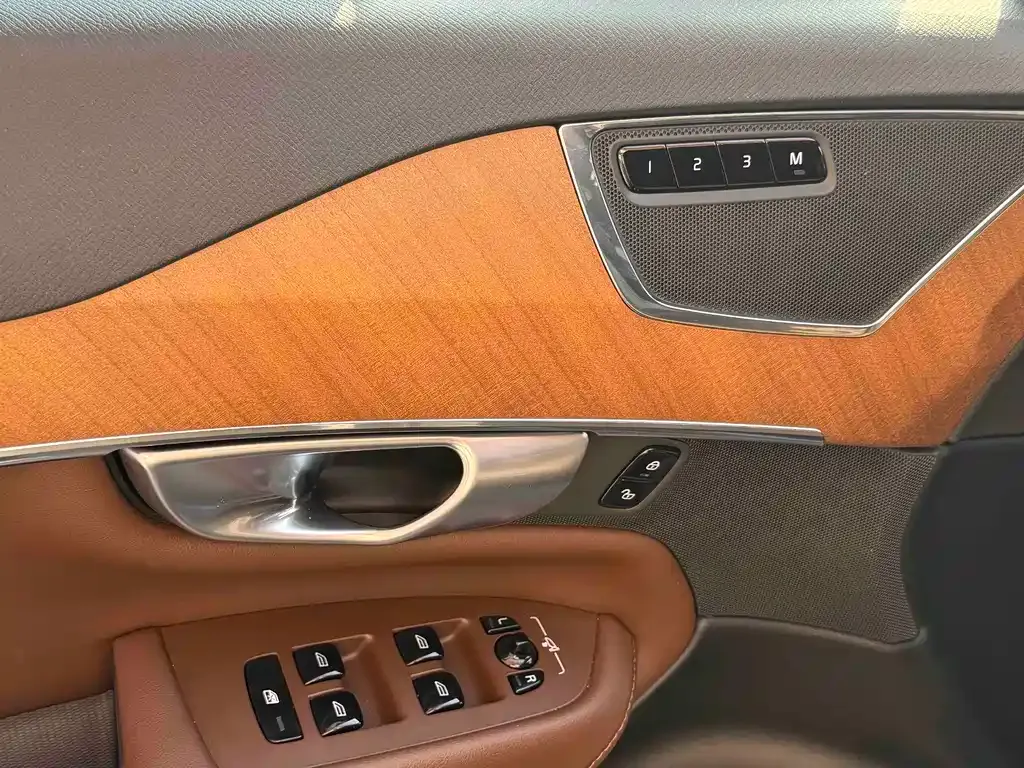 Volvo XC90 2024 из CN, фото 9