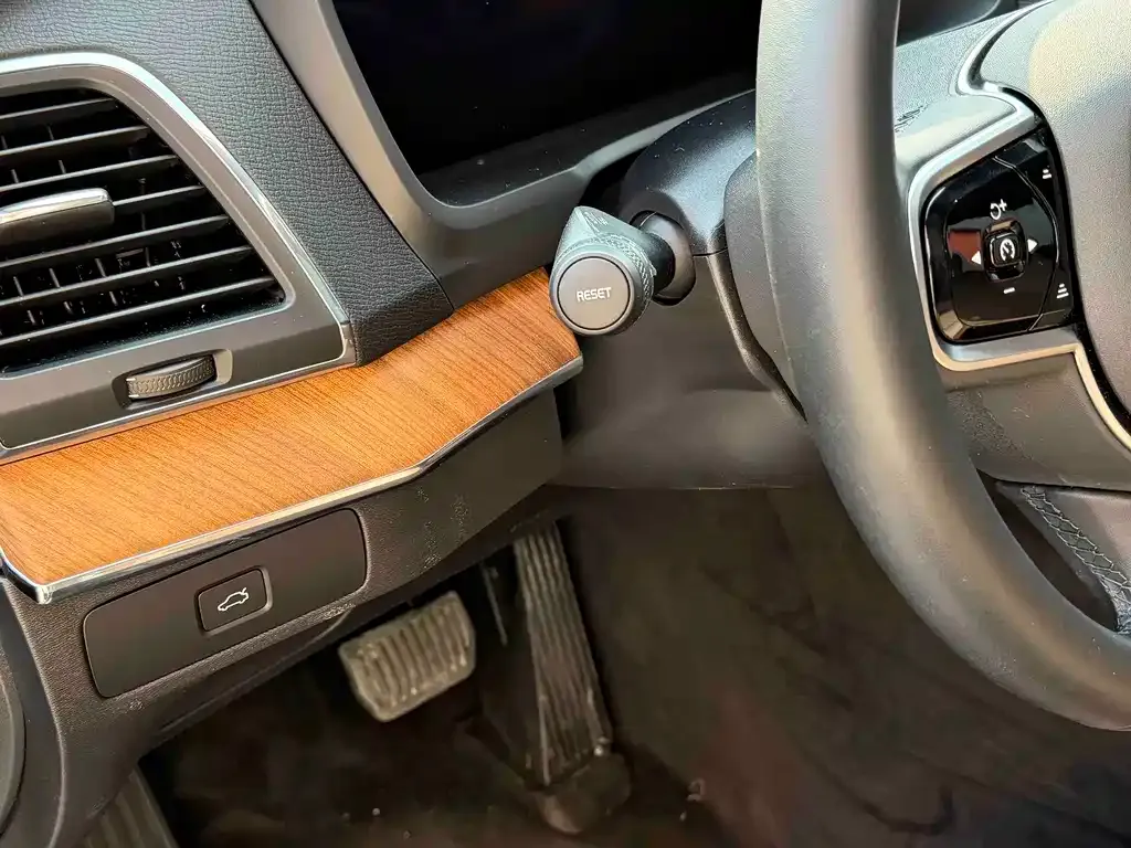 Volvo XC90 2024 из CN, фото 8