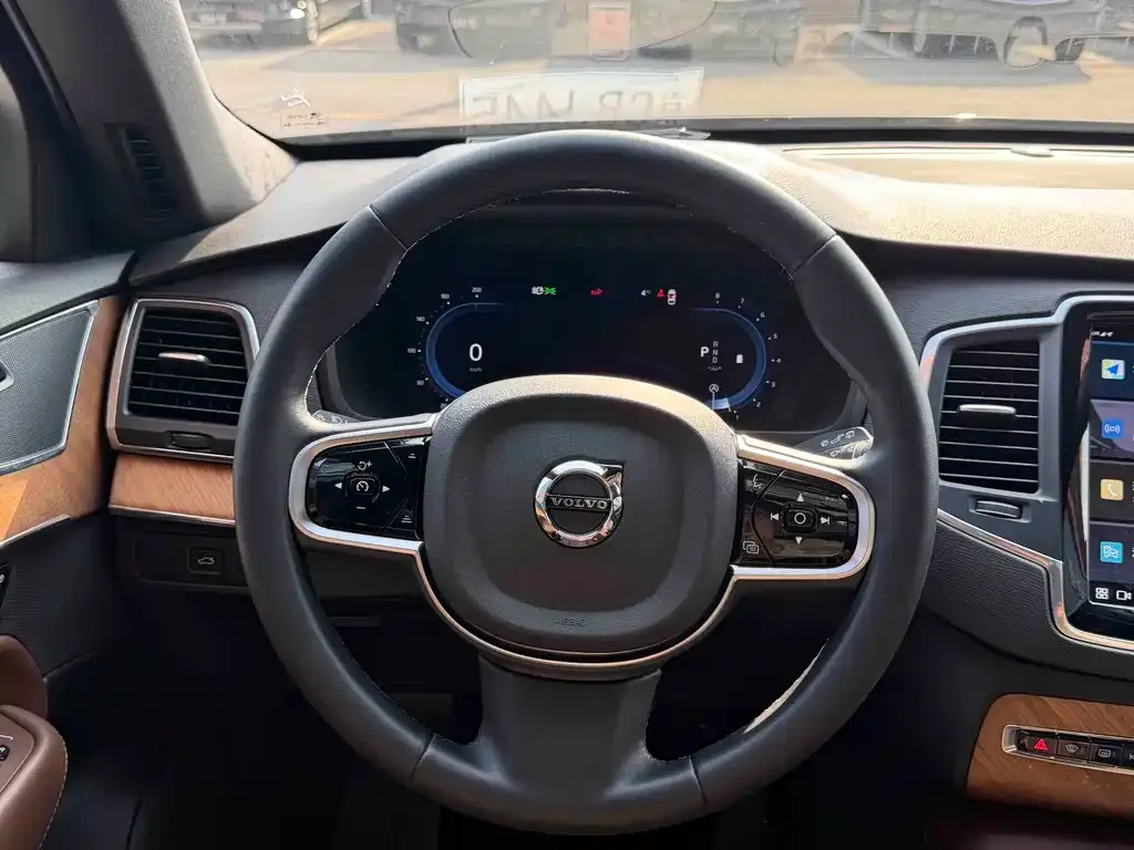 Volvo XC90 2024 из CN, фото 3
