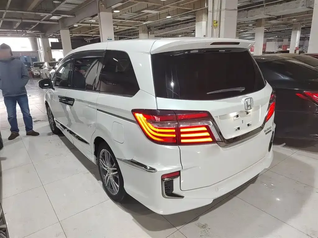Honda Elysion 2021 из CN, фото 6