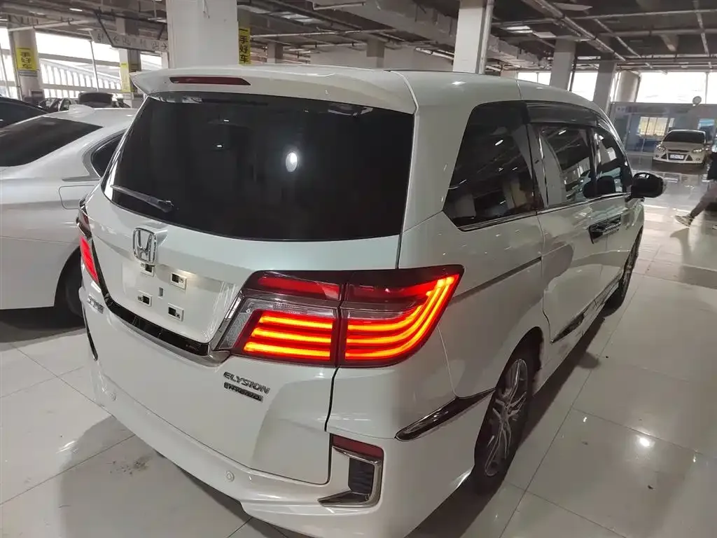 Honda Elysion 2021 из CN, фото 4