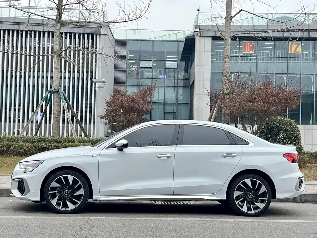 Audi A3 2024 из CN, фото 2