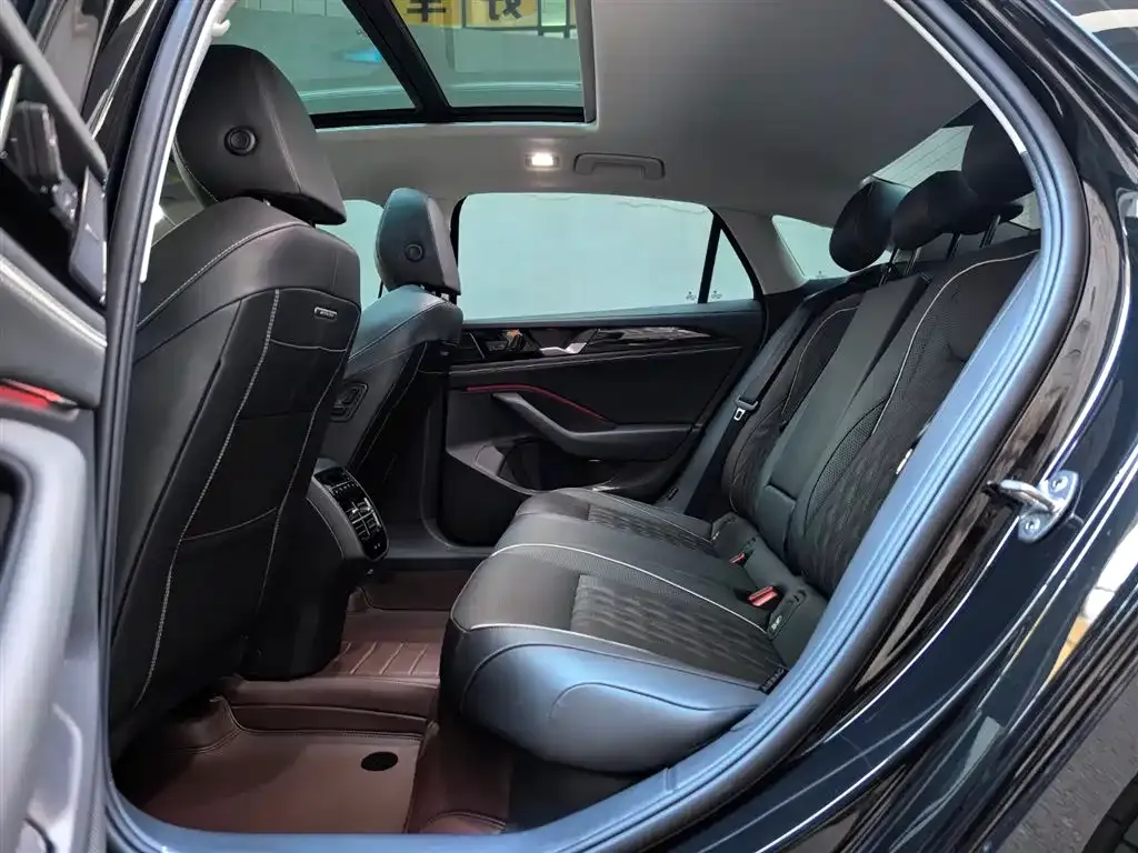 Volkswagen Magotan 2024 из CN, фото 8