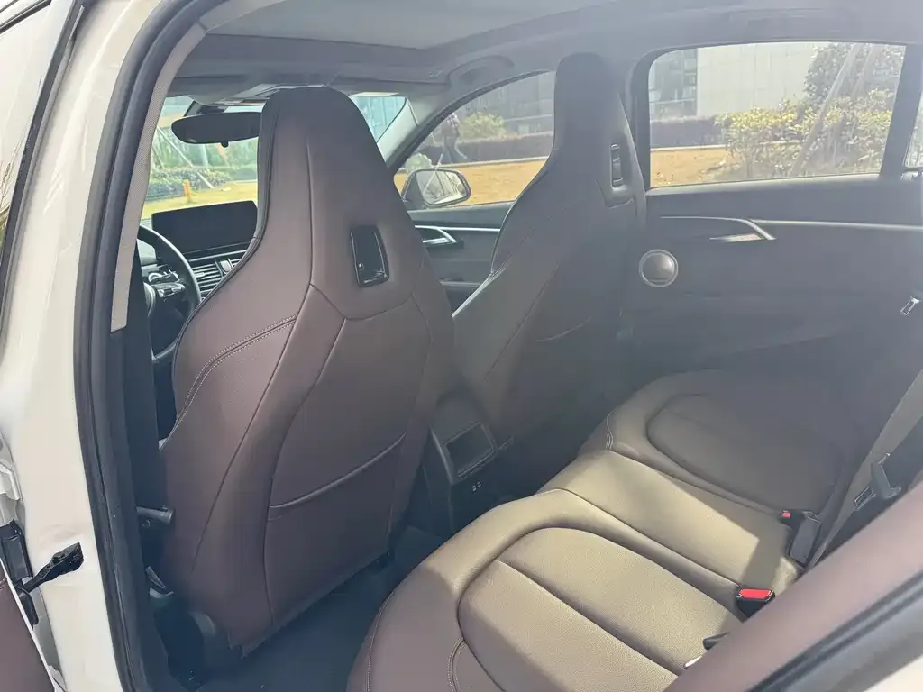 BMW 1 Series 2021 из CN, фото 9