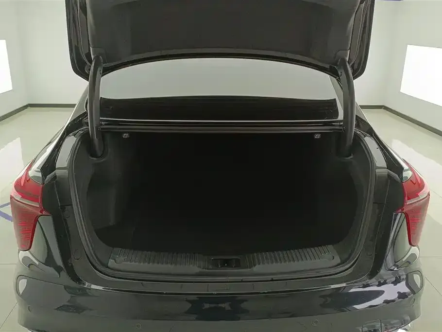 Hongqi H5 2025 из CN, фото 2