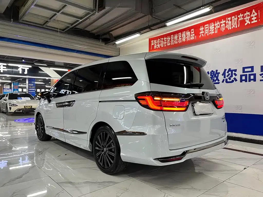 Honda Elysion 2024 из CN, фото 7