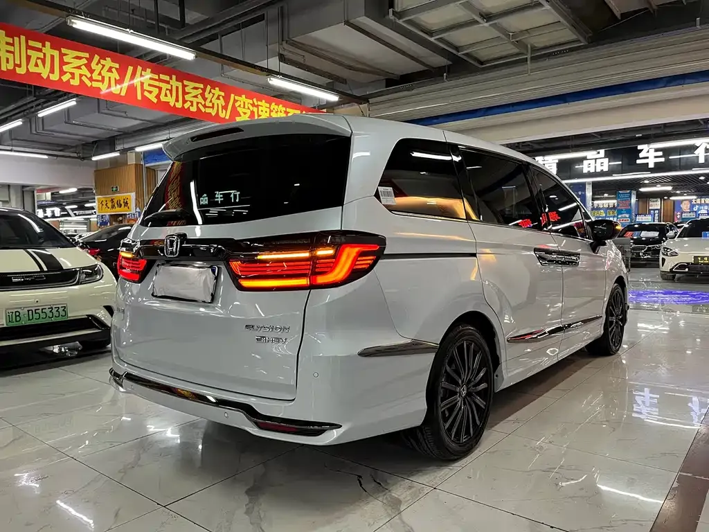 Honda Elysion 2024 из CN, фото 4