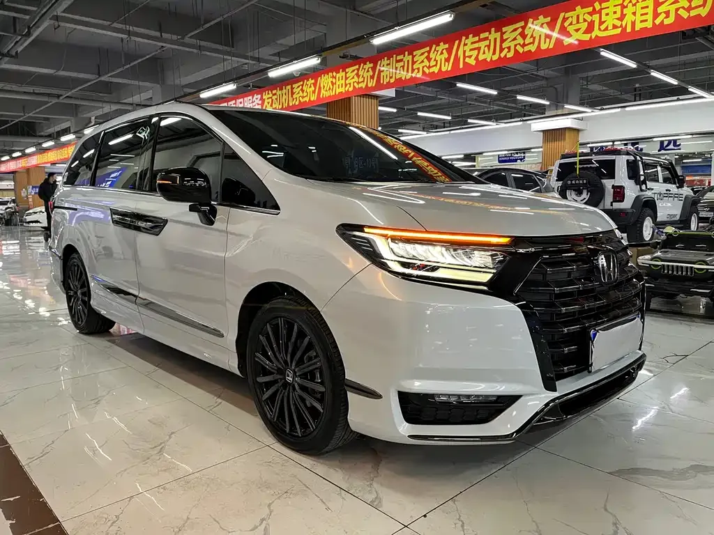 Honda Elysion 2024 из CN, фото 5