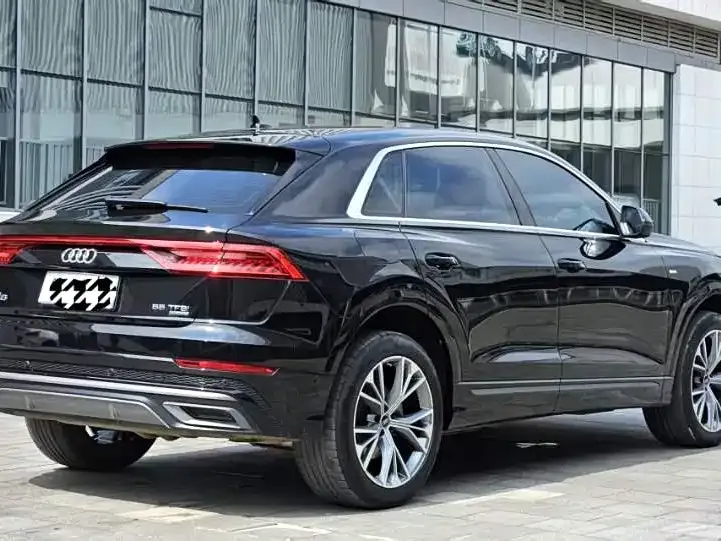 Audi Q8 2023 из CN, фото 8