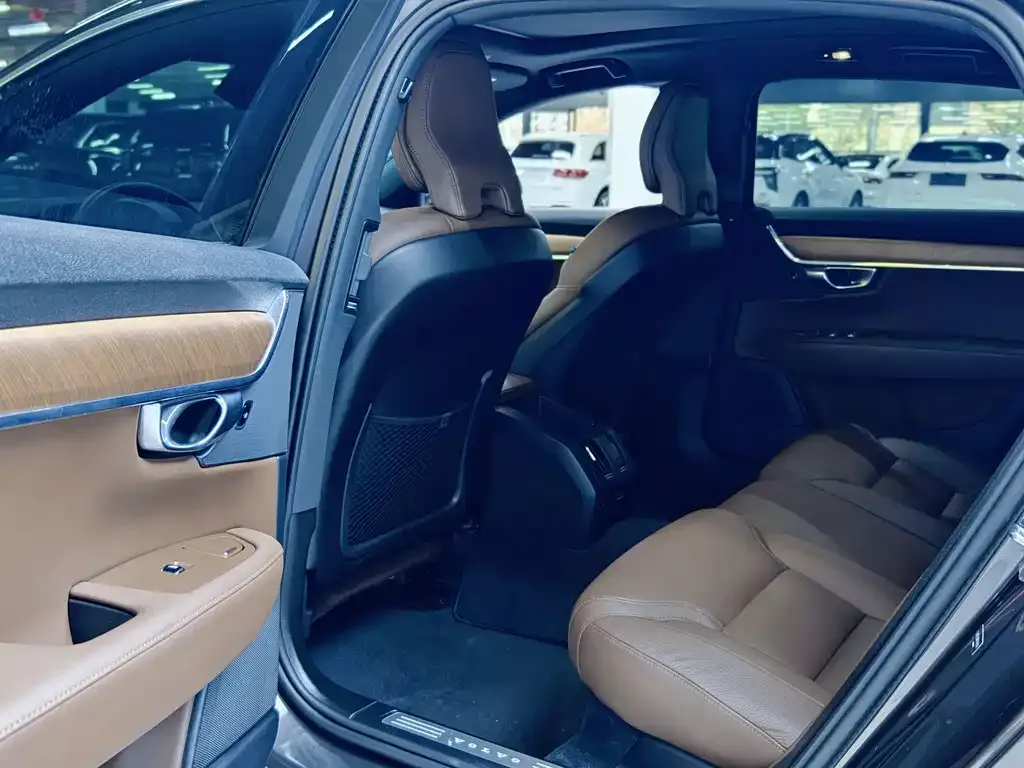 Volvo S90 2023 из CN, фото 3